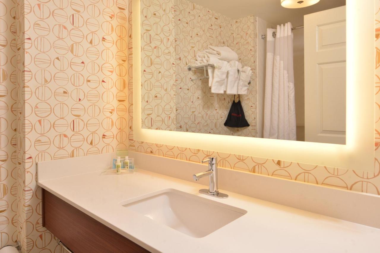 Holiday Inn & Suites Raleigh Cary By Ihg エクステリア 写真